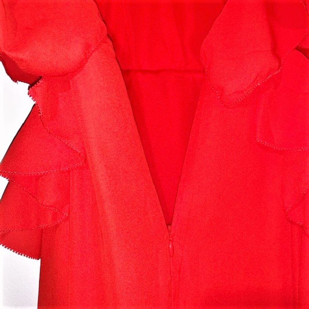 MAISON JULES 'Beijing' Cold Shoulder Dress - Picture 4 of 13